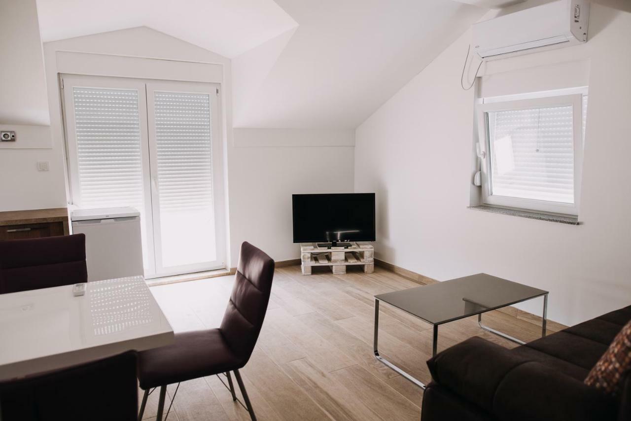 The Nikolic - Woegenstein Apartman