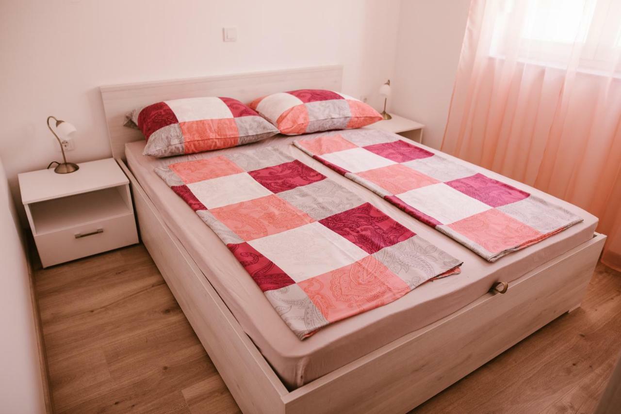 The Nikolic - Woegenstein Apartment *