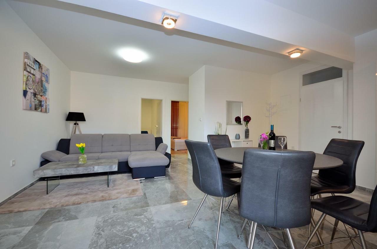 The Nikolic - Woegenstein Apartment