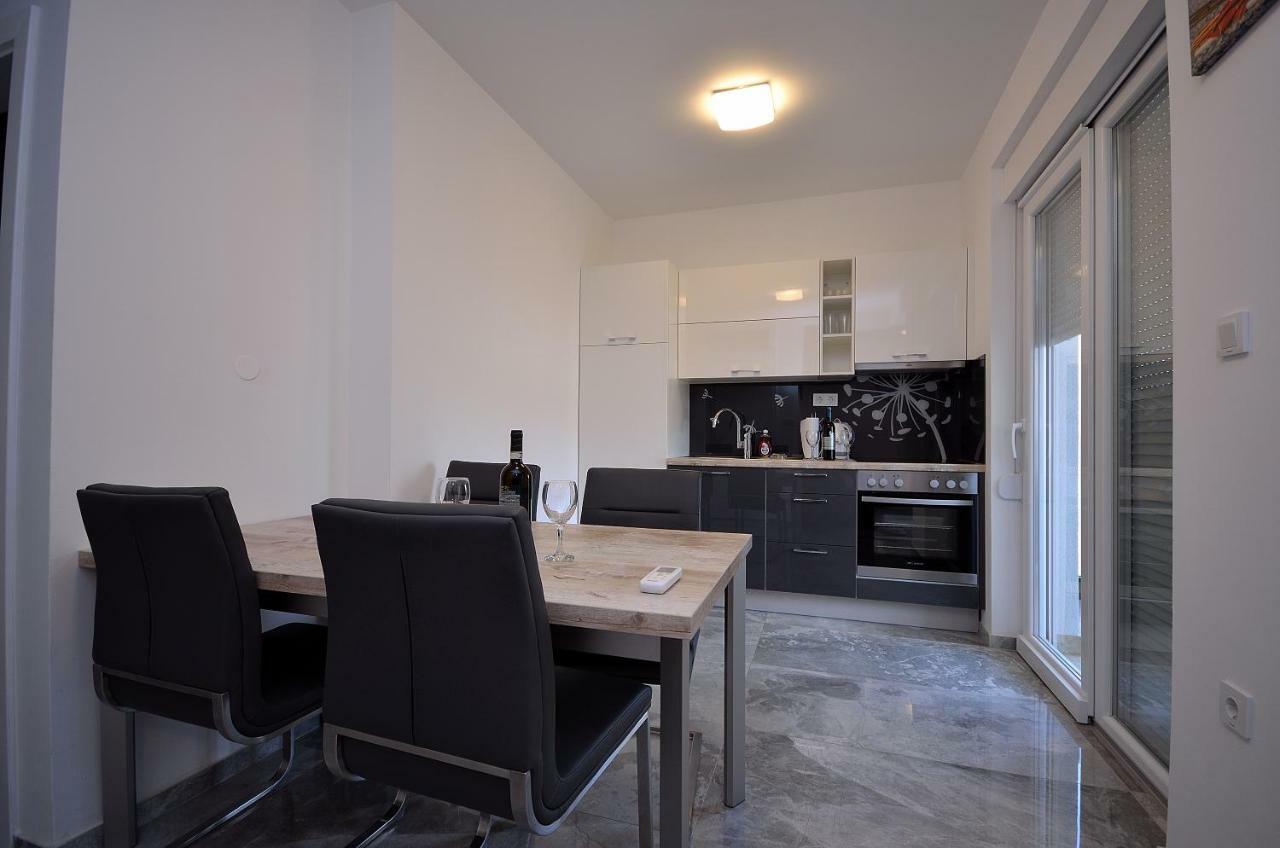 The Nikolic - Woegenstein Apartment *